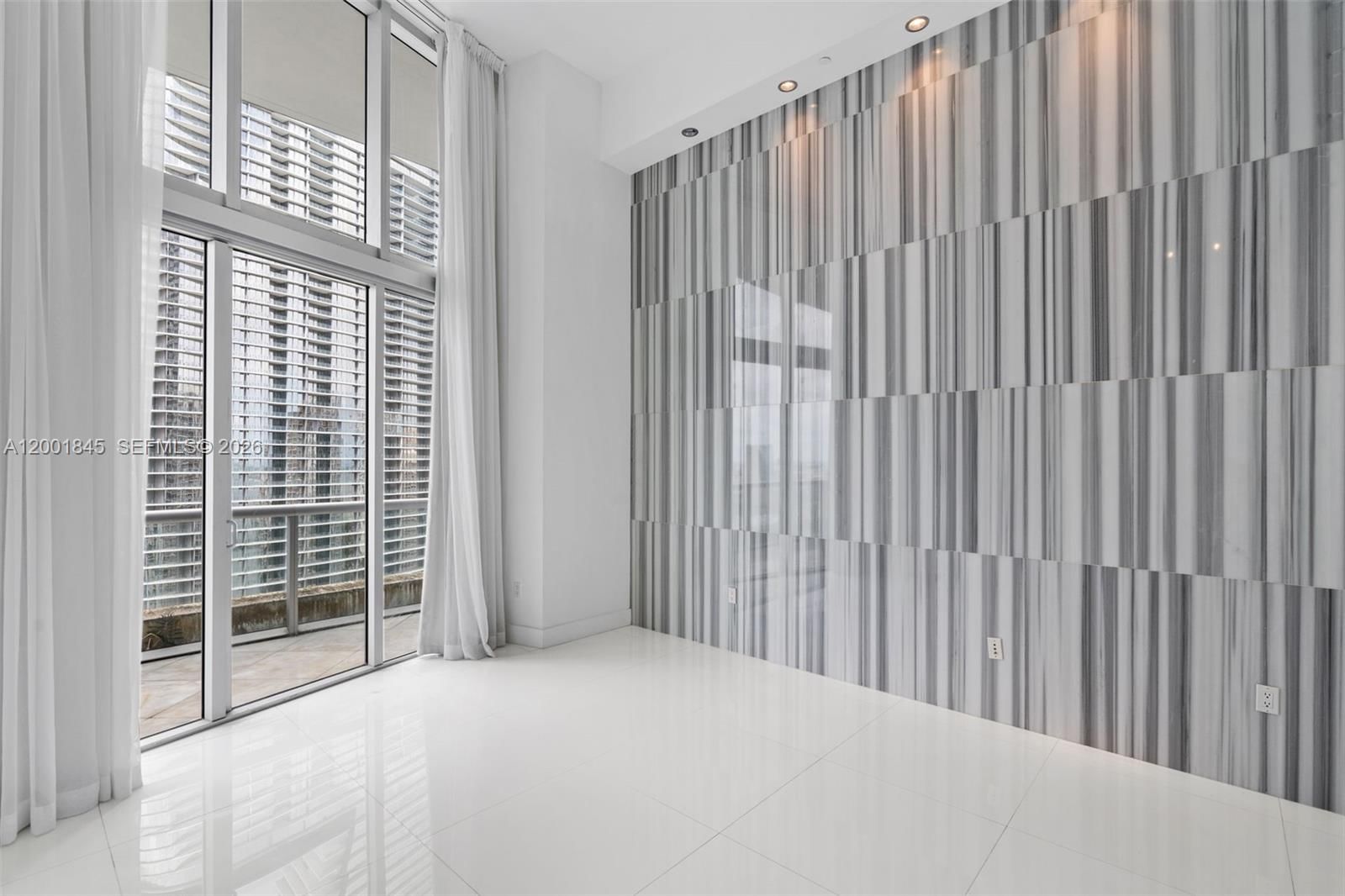 Real estate property located at 475 Brickell Ave #2812, Miami-dade, Iconbrickell Condo No 1, Miami, FL