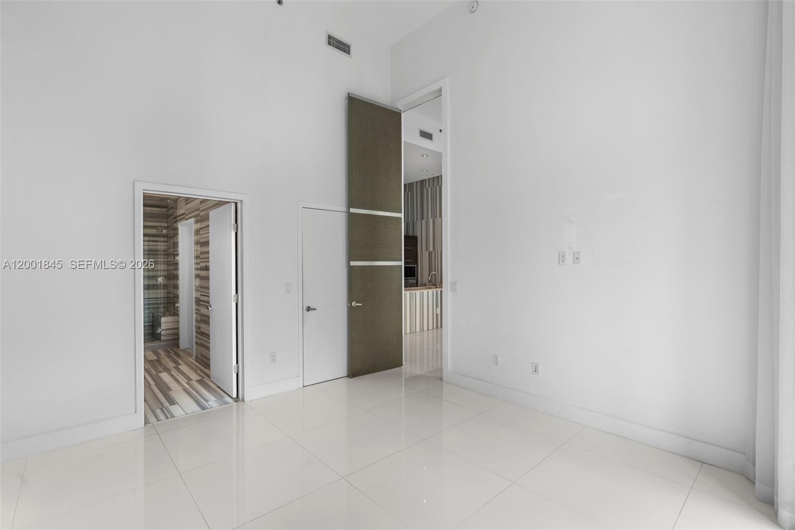 Real estate property located at 475 Brickell Ave #2812, Miami-dade, Iconbrickell Condo No 1, Miami, FL
