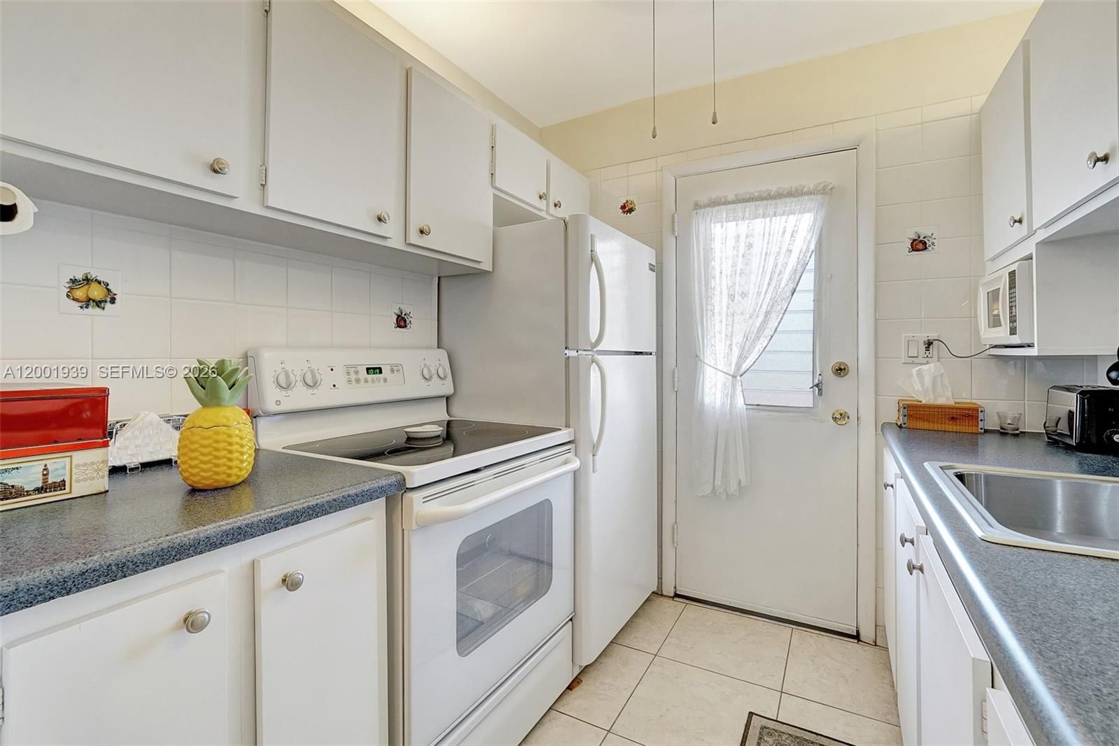 Real estate property located at 16801 13th Ave #206, Miami-dade, Mar-len Gardens No 7 Corp, Miami, FL