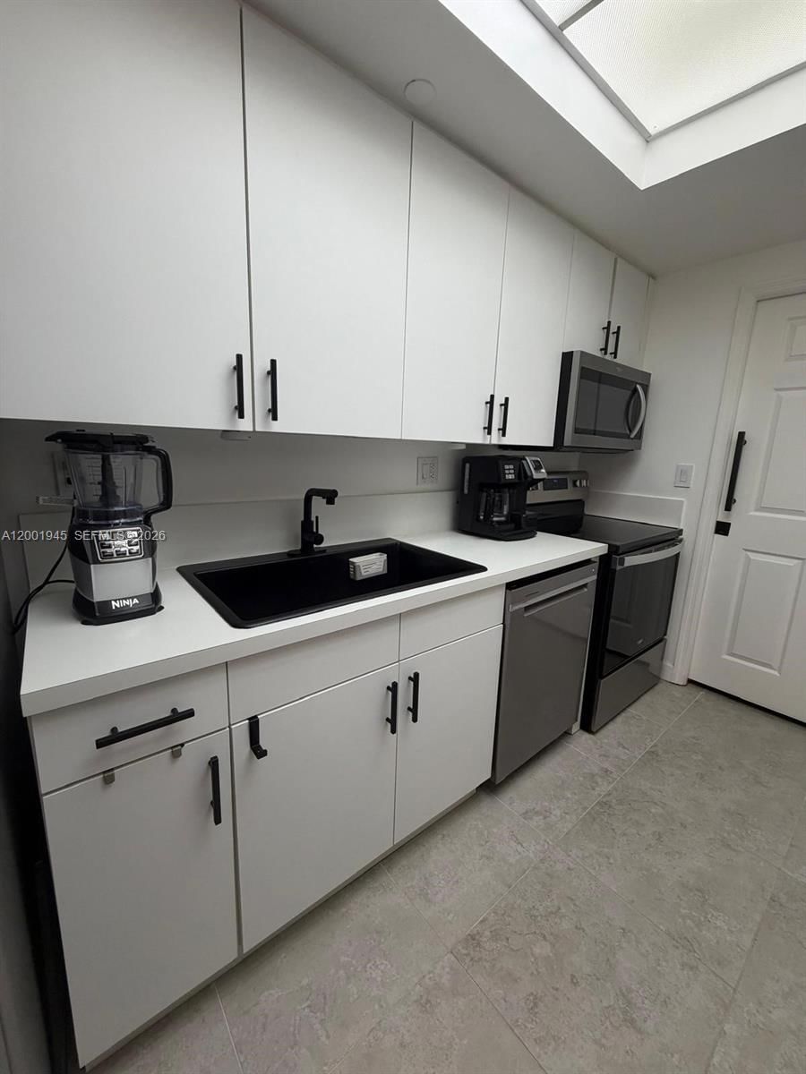 Real estate property located at 9725 52nd St #202, Miami-dade, Doral House Condo No 3, Doral, FL