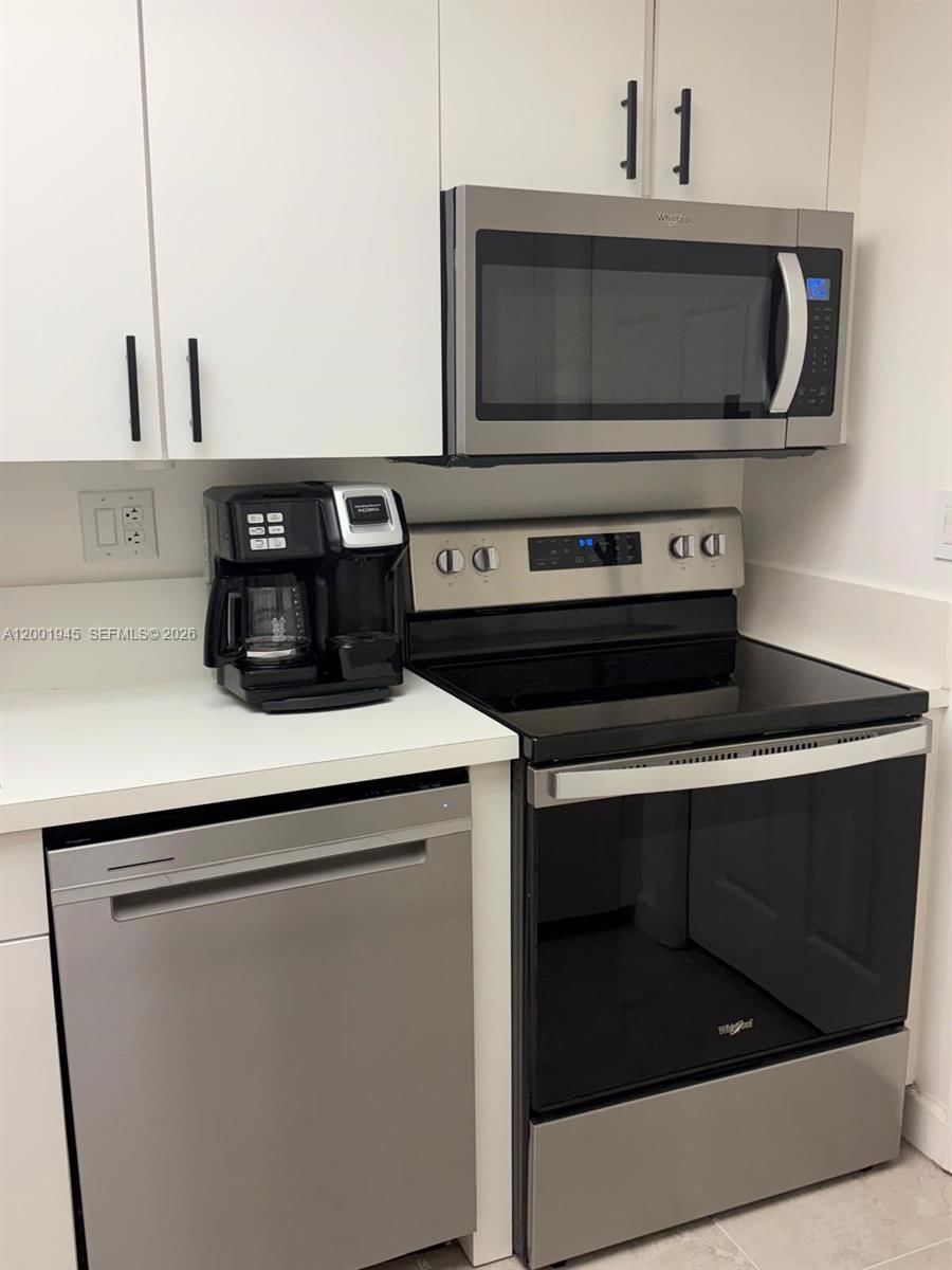 Real estate property located at 9725 52nd St #202, Miami-dade, Doral House Condo No 3, Doral, FL