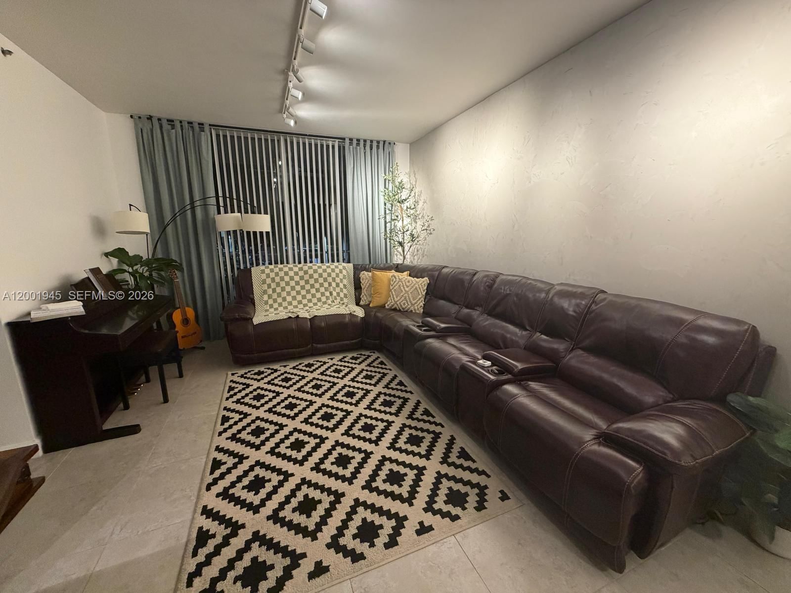 Real estate property located at 9725 52nd St #202, Miami-dade, Doral House Condo No 3, Doral, FL