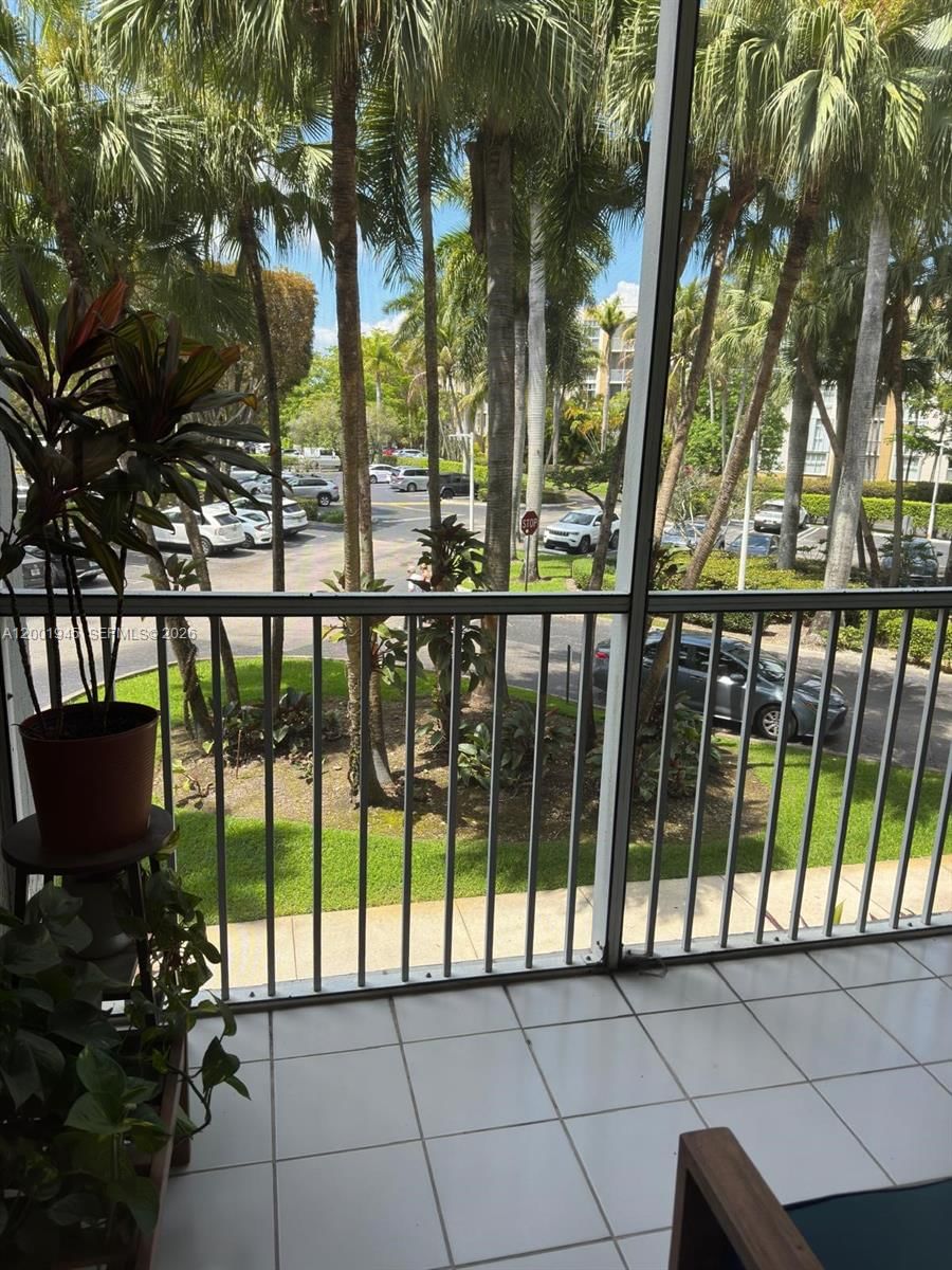 Real estate property located at 9725 52nd St #202, Miami-dade, Doral House Condo No 3, Doral, FL