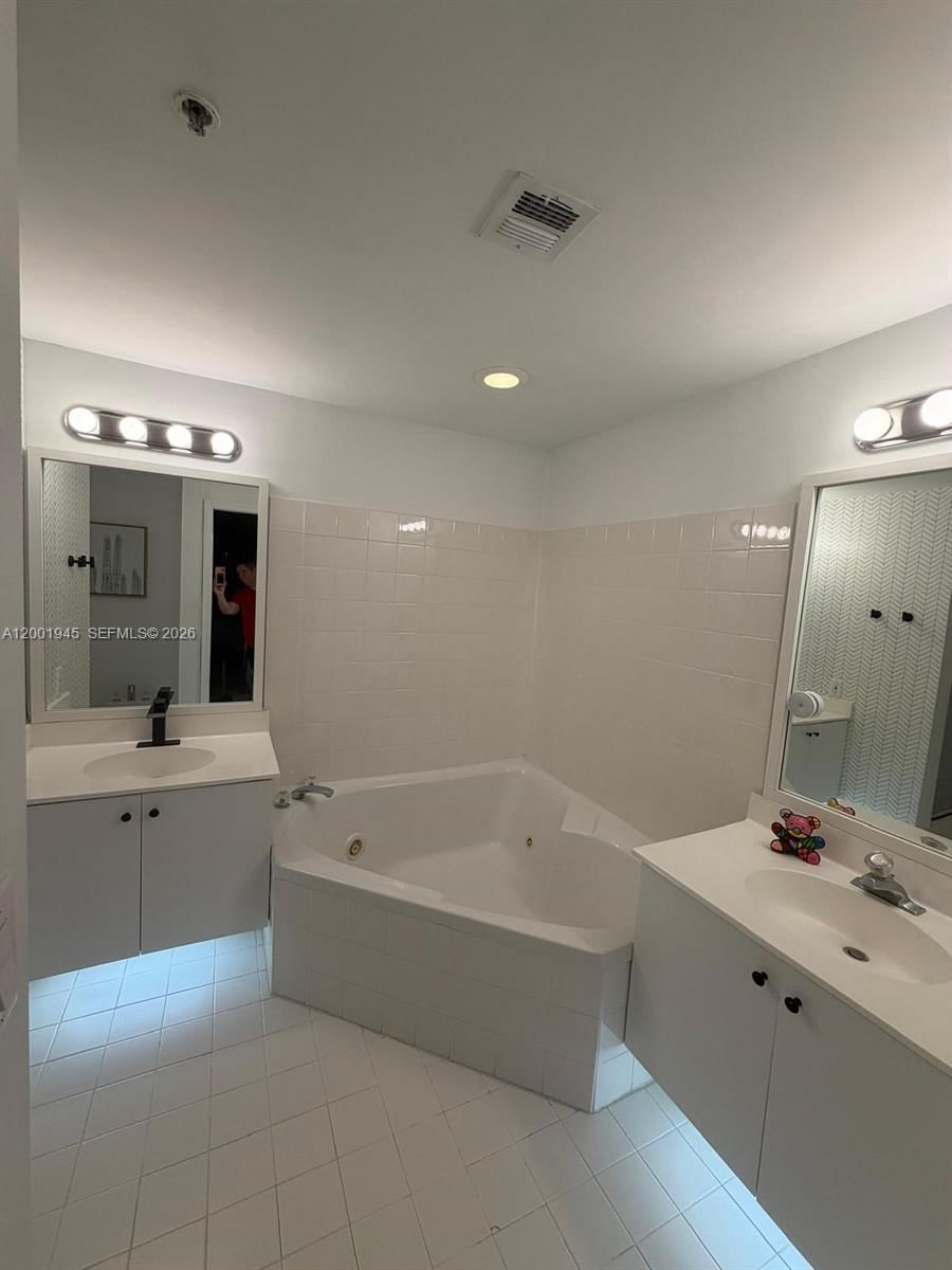 Real estate property located at 9725 52nd St #202, Miami-dade, Doral House Condo No 3, Doral, FL