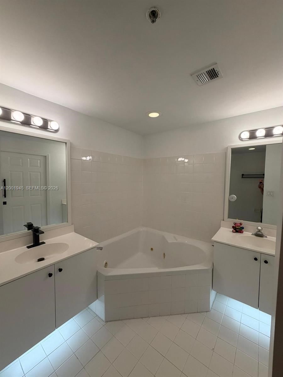 Real estate property located at 9725 52nd St #202, Miami-dade, Doral House Condo No 3, Doral, FL