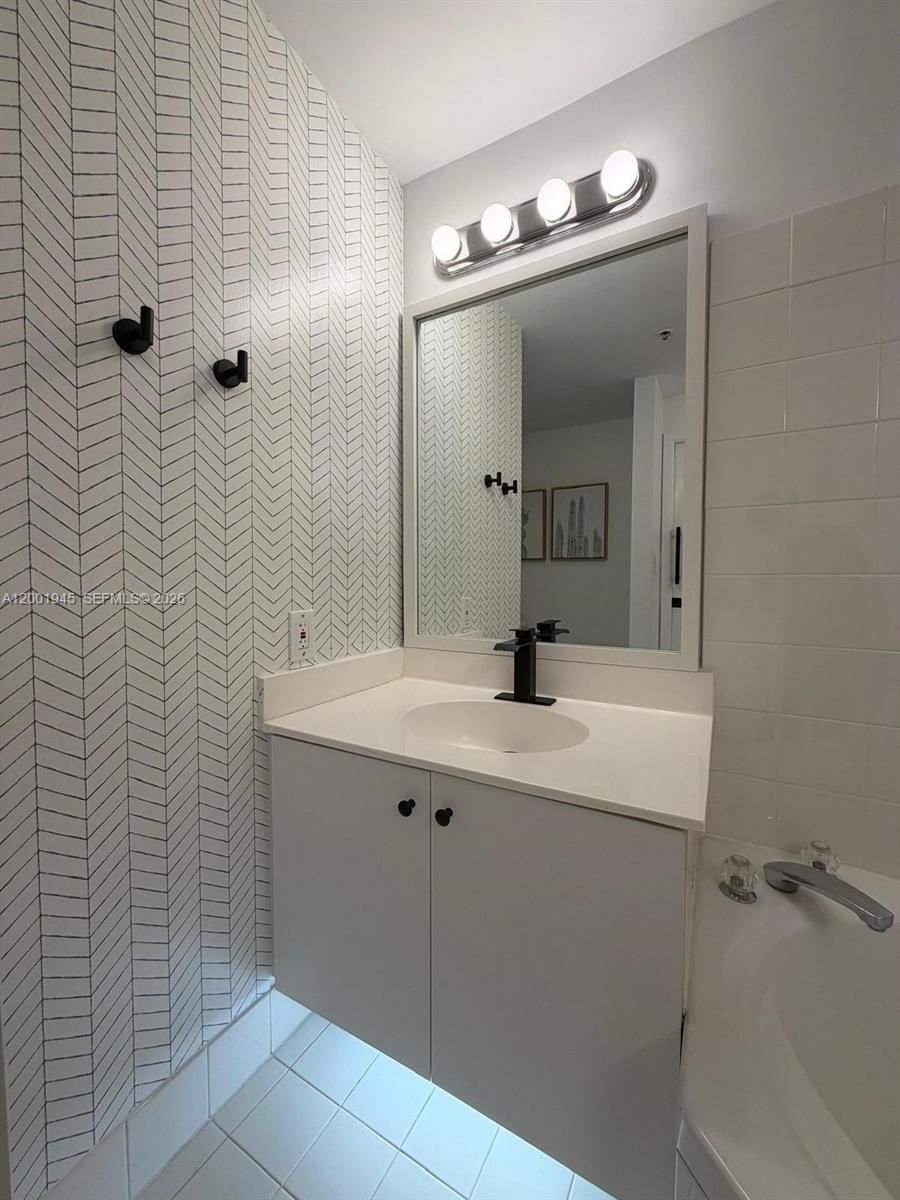 Real estate property located at 9725 52nd St #202, Miami-dade, Doral House Condo No 3, Doral, FL