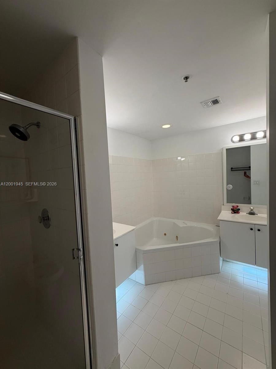 Real estate property located at 9725 52nd St #202, Miami-dade, Doral House Condo No 3, Doral, FL