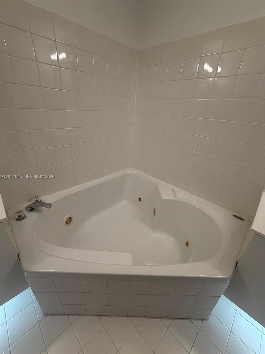 Real estate property located at 9725 52nd St #202, Miami-dade, Doral House Condo No 3, Doral, FL