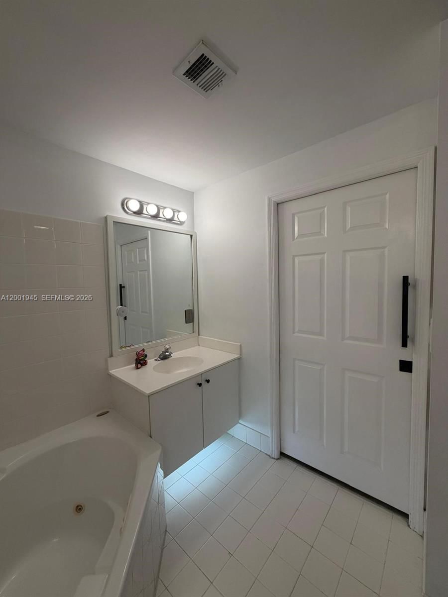 Real estate property located at 9725 52nd St #202, Miami-dade, Doral House Condo No 3, Doral, FL