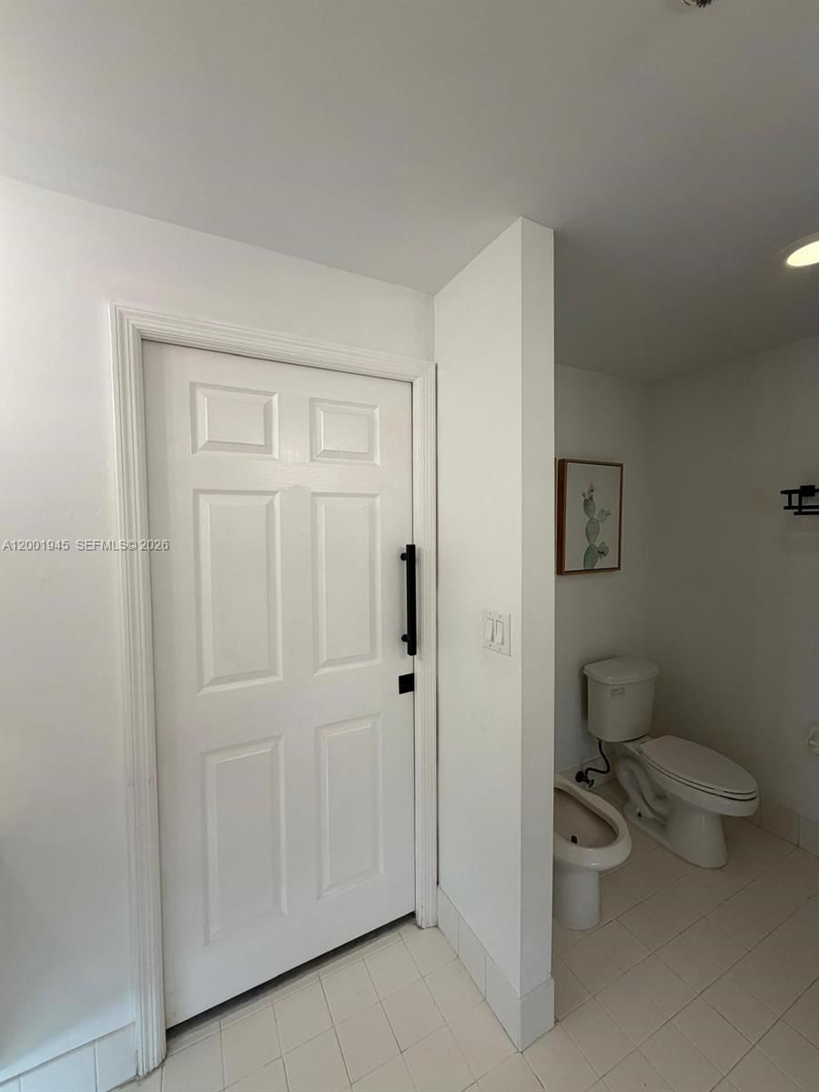 Real estate property located at 9725 52nd St #202, Miami-dade, Doral House Condo No 3, Doral, FL