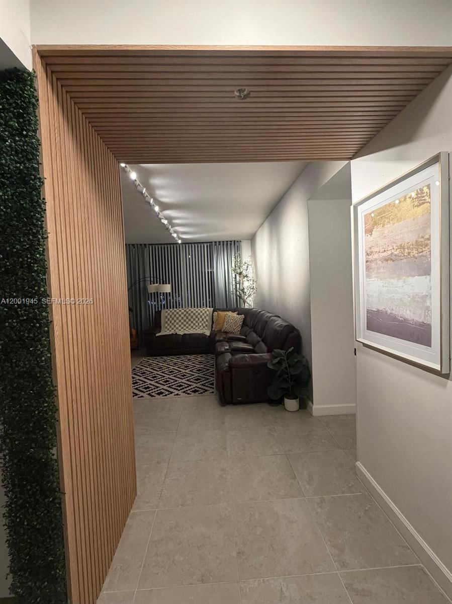 Real estate property located at 9725 52nd St #202, Miami-dade, Doral House Condo No 3, Doral, FL