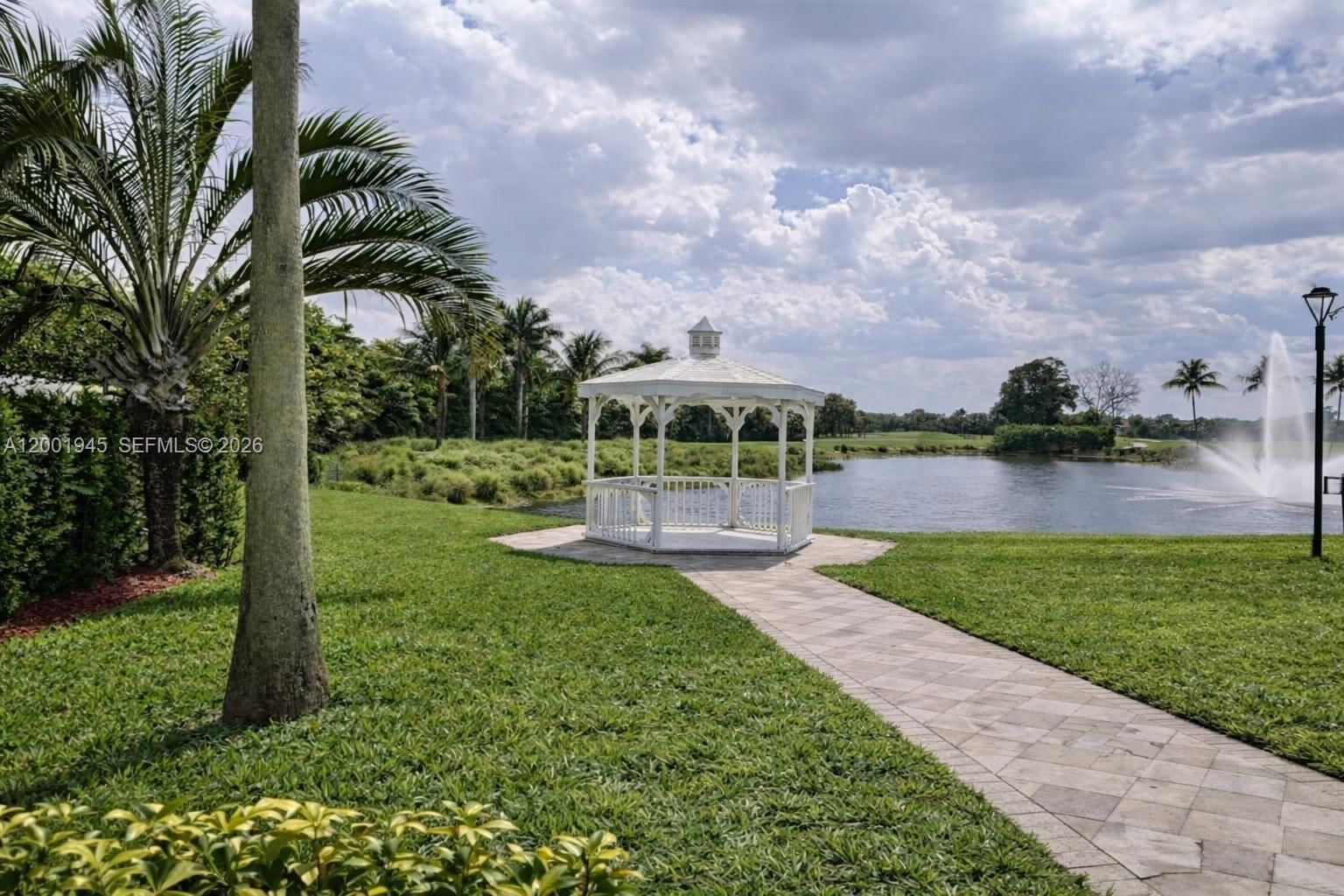 Real estate property located at 9725 52nd St #202, Miami-dade, Doral House Condo No 3, Doral, FL