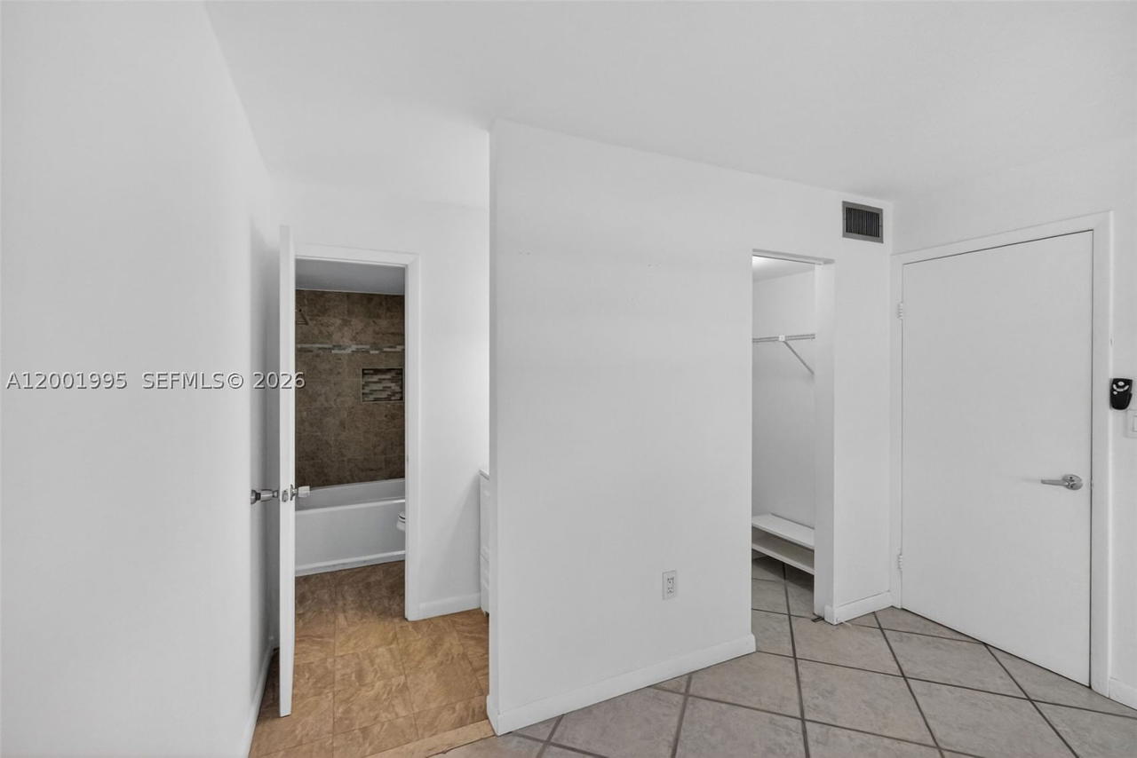 Real estate property located at 1250 Lincoln Rd #404, Miami-dade, Lincoln West Gardens Condo, Miami Beach, FL