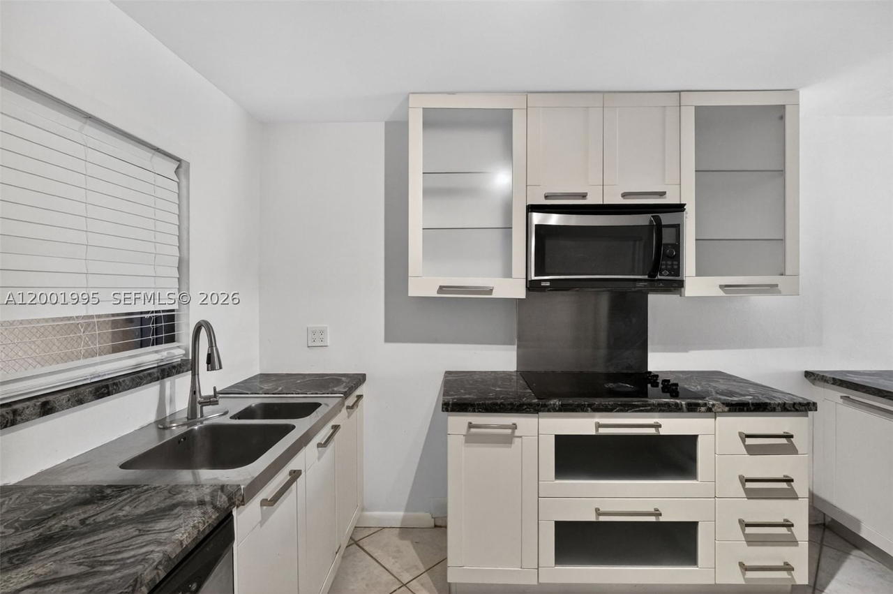 Real estate property located at 1250 Lincoln Rd #404, Miami-dade, Lincoln West Gardens Condo, Miami Beach, FL