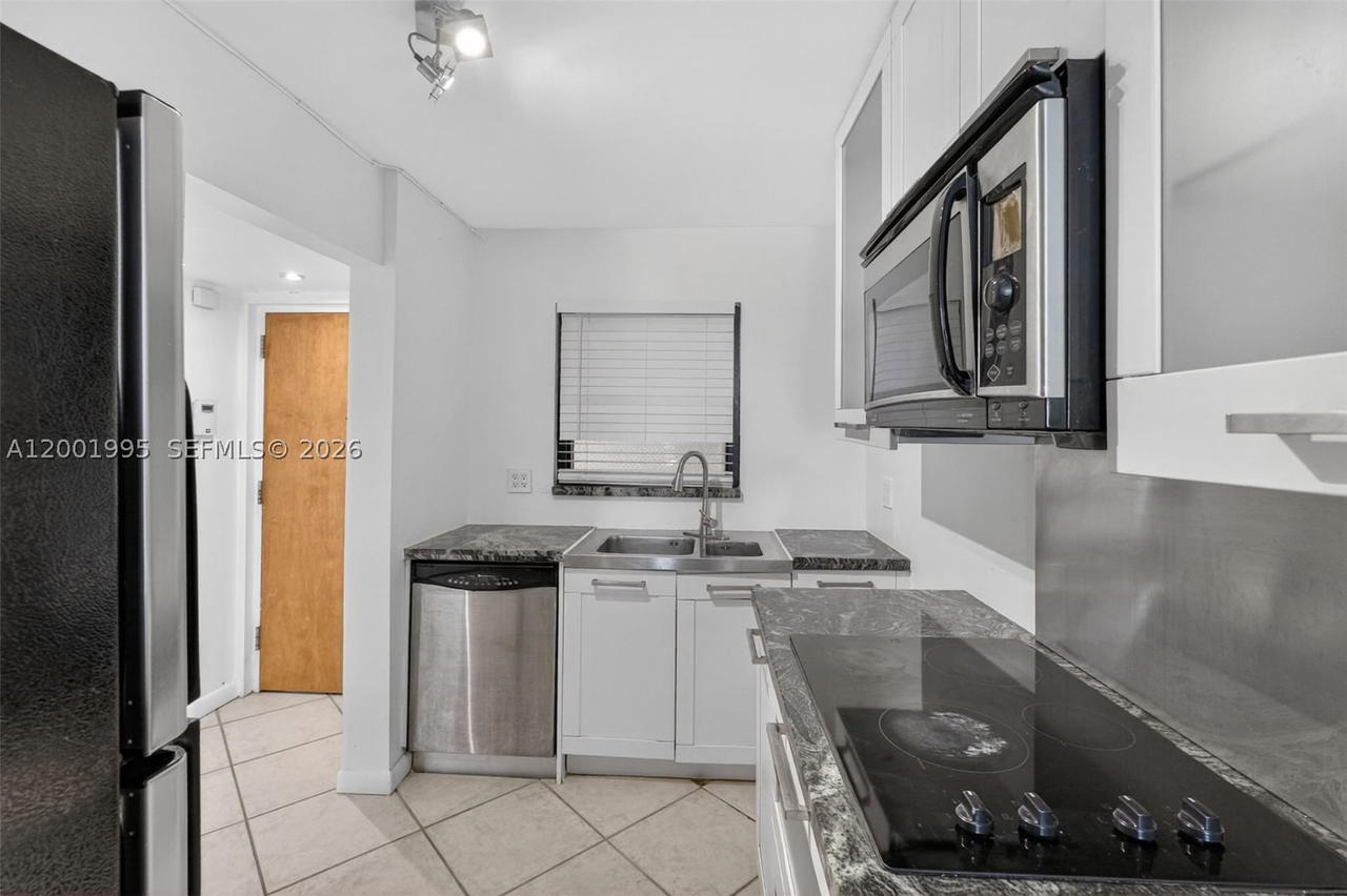 Real estate property located at 1250 Lincoln Rd #404, Miami-dade, Lincoln West Gardens Condo, Miami Beach, FL