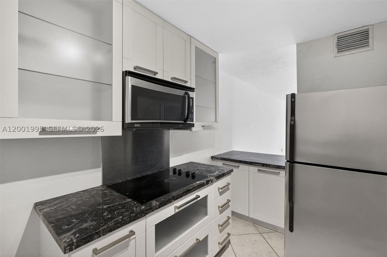 Real estate property located at 1250 Lincoln Rd #404, Miami-dade, Lincoln West Gardens Condo, Miami Beach, FL