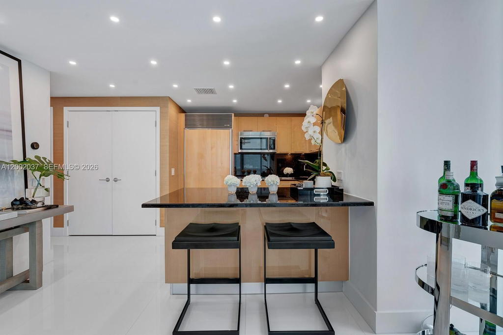 Real estate property located at 6899 Collins Ave #1109, Miami-dade, North Carillon Beach Cond, Miami Beach, FL