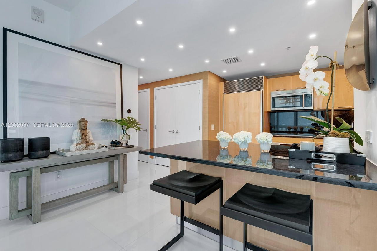 Real estate property located at 6899 Collins Ave #1109, Miami-dade, North Carillon Beach Cond, Miami Beach, FL