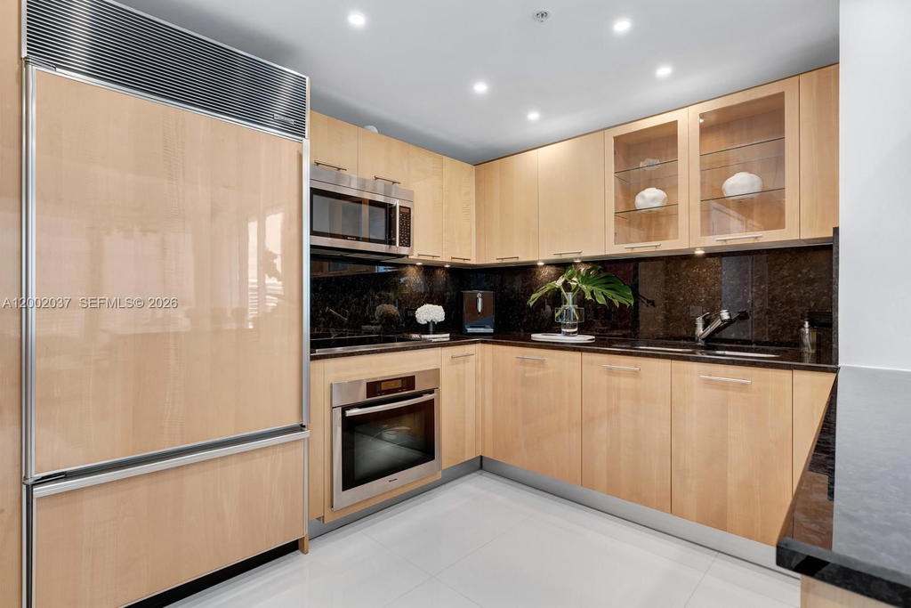 Real estate property located at 6899 Collins Ave #1109, Miami-dade, North Carillon Beach Cond, Miami Beach, FL