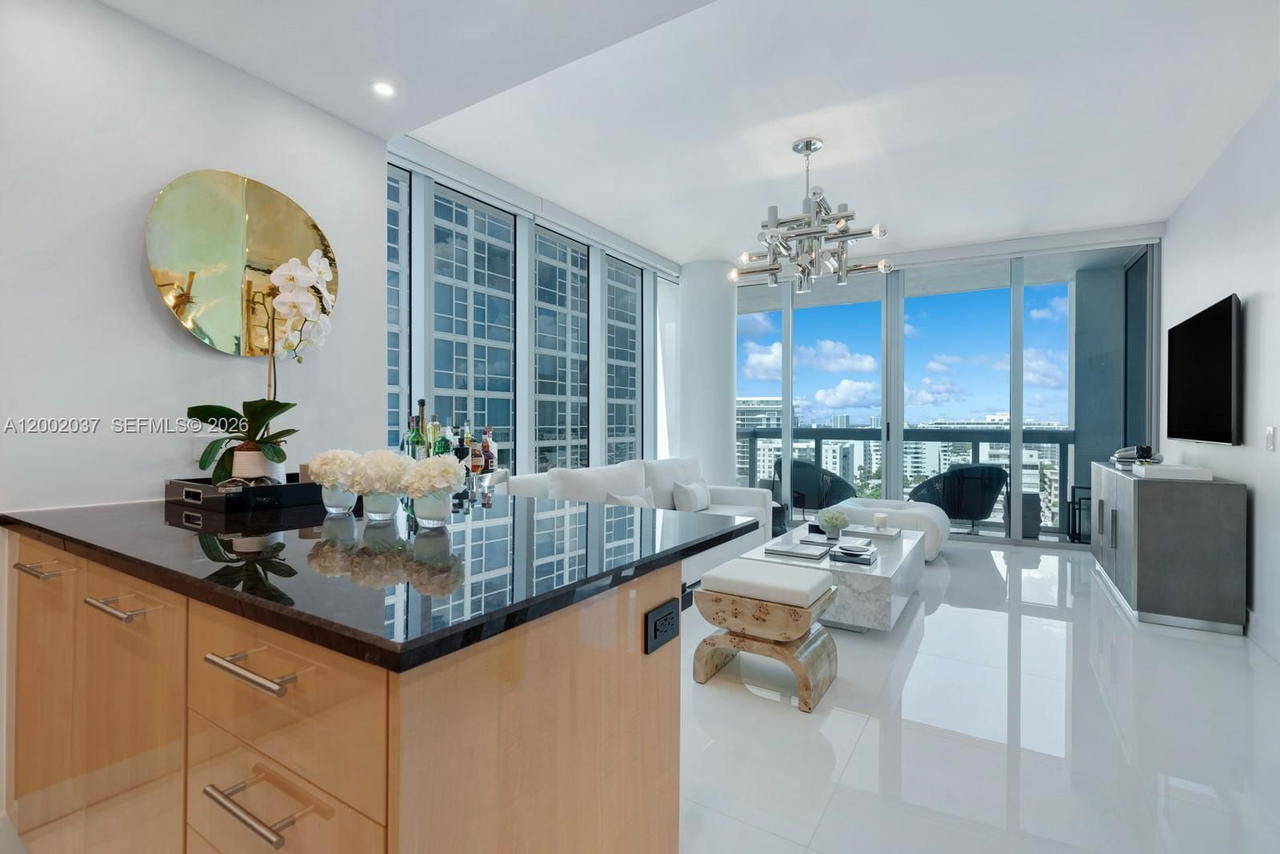 Real estate property located at 6899 Collins Ave #1109, Miami-dade, North Carillon Beach Cond, Miami Beach, FL