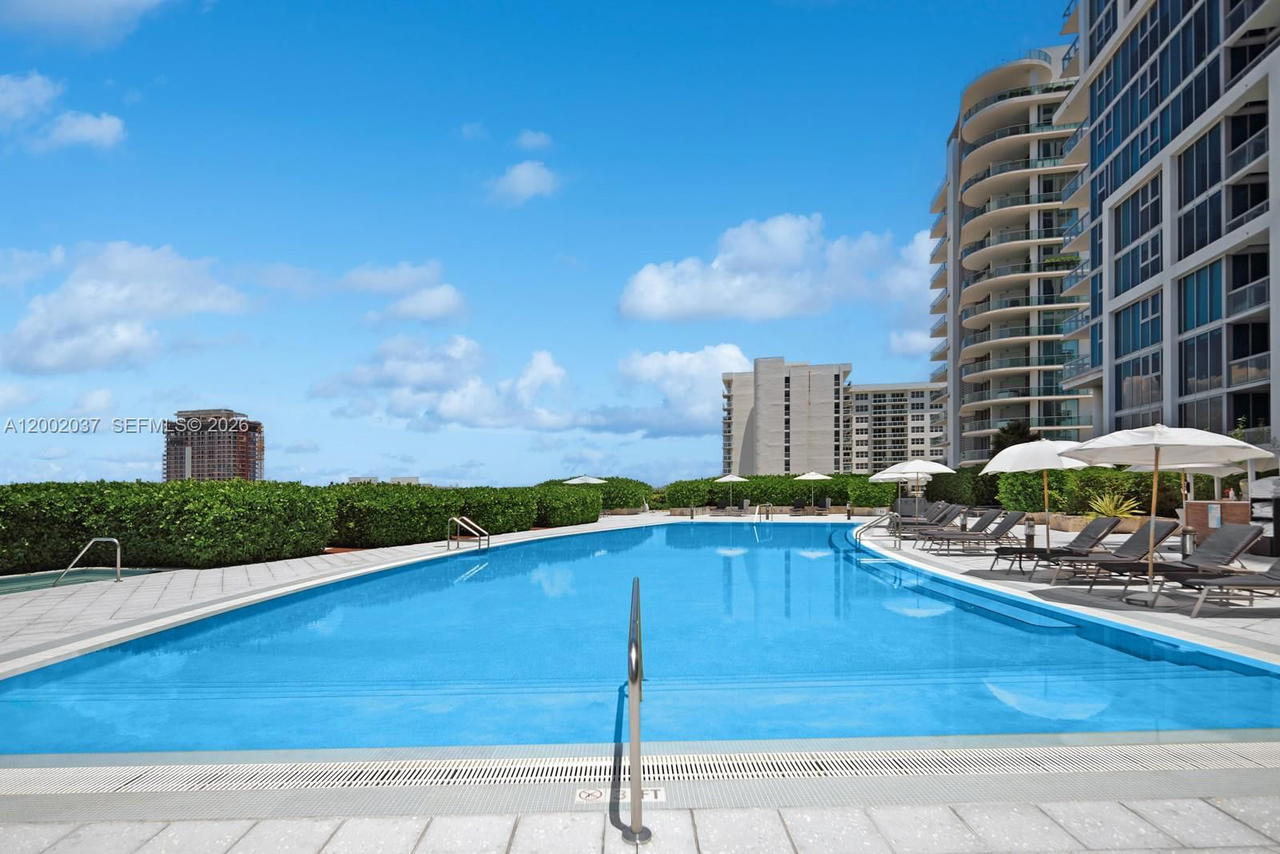 Real estate property located at 6899 Collins Ave #1109, Miami-dade, North Carillon Beach Cond, Miami Beach, FL