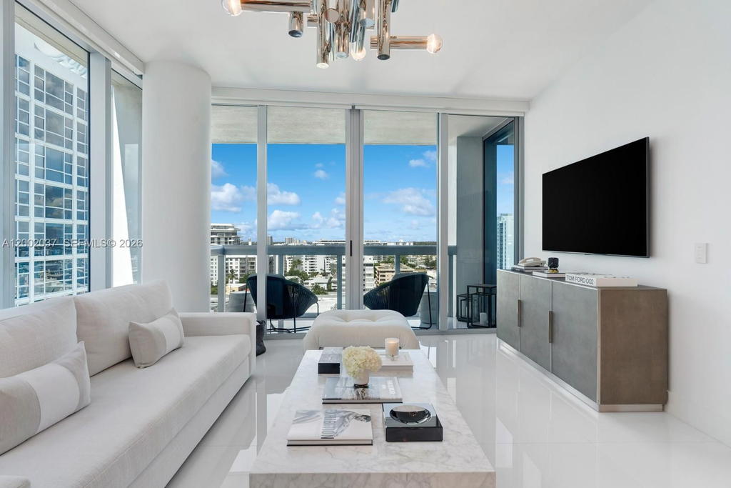 Real estate property located at 6899 Collins Ave #1109, Miami-dade, North Carillon Beach Cond, Miami Beach, FL