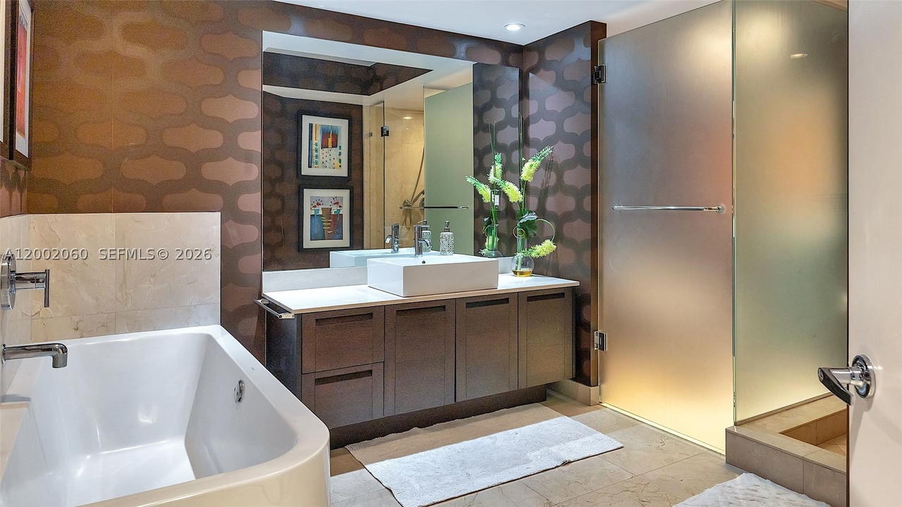Real estate property located at 200 Sunny Isles Blvd #2-701, Miami-dade, St Tropez On The Bay Ii C, Sunny Isles Beach, FL