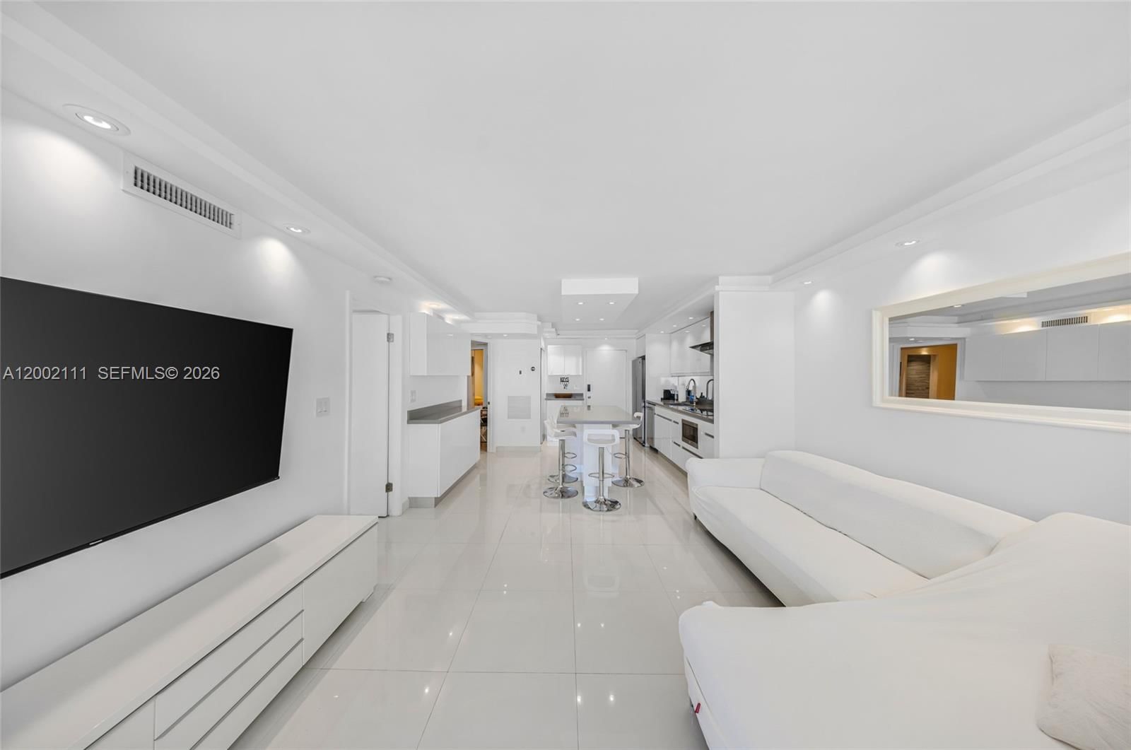 Real estate property located at 465 Ocean Dr #906, Miami-dade, Royal Atlantic Condo, Miami Beach, FL