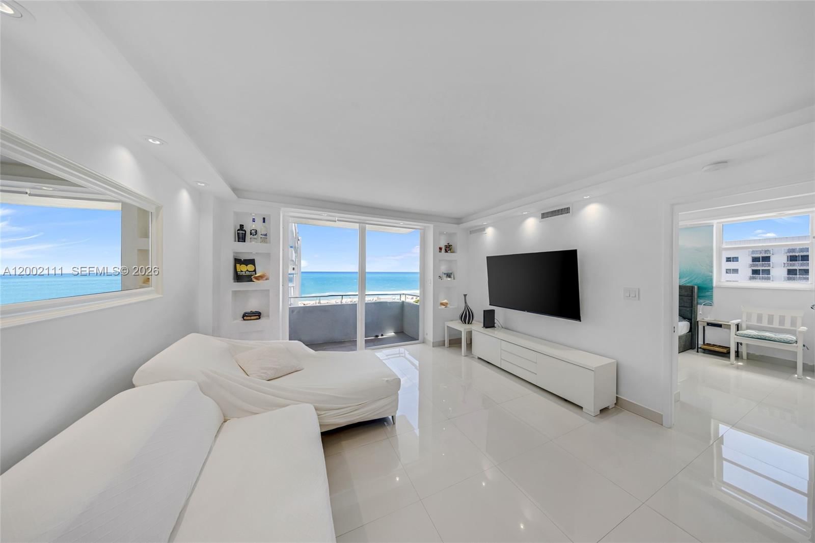 Real estate property located at 465 Ocean Dr #906, Miami-dade, Royal Atlantic Condo, Miami Beach, FL