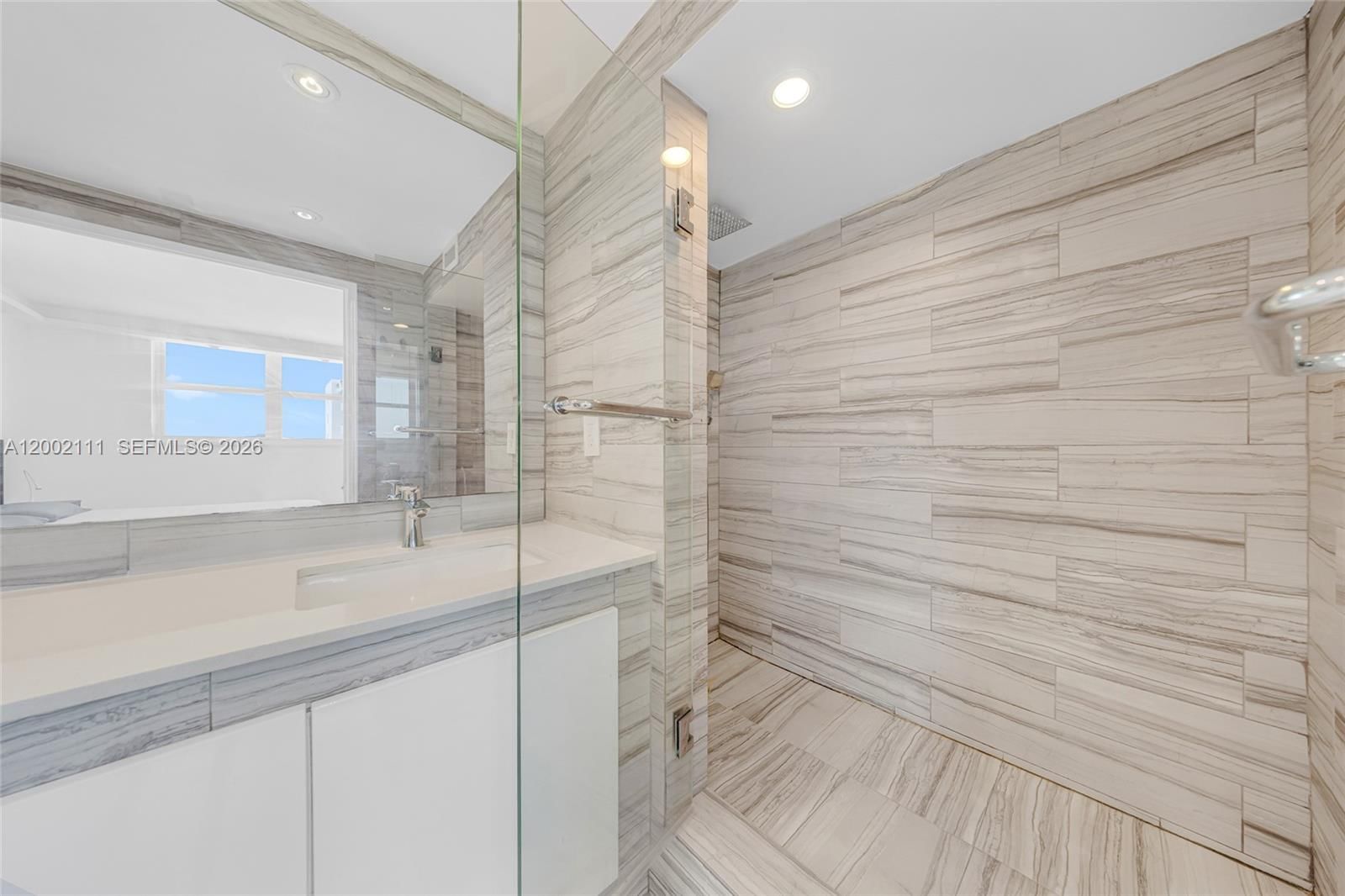 Real estate property located at 465 Ocean Dr #906, Miami-dade, Royal Atlantic Condo, Miami Beach, FL