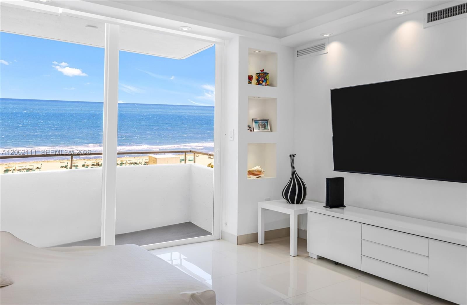 Real estate property located at 465 Ocean Dr #906, Miami-dade, Royal Atlantic Condo, Miami Beach, FL