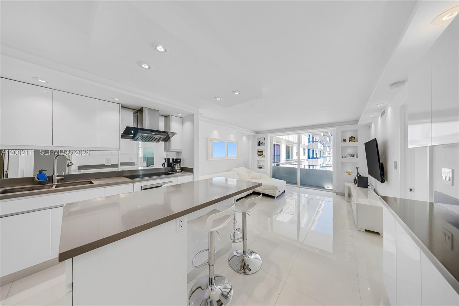 Real estate property located at 465 Ocean Dr #906, Miami-dade, Royal Atlantic Condo, Miami Beach, FL