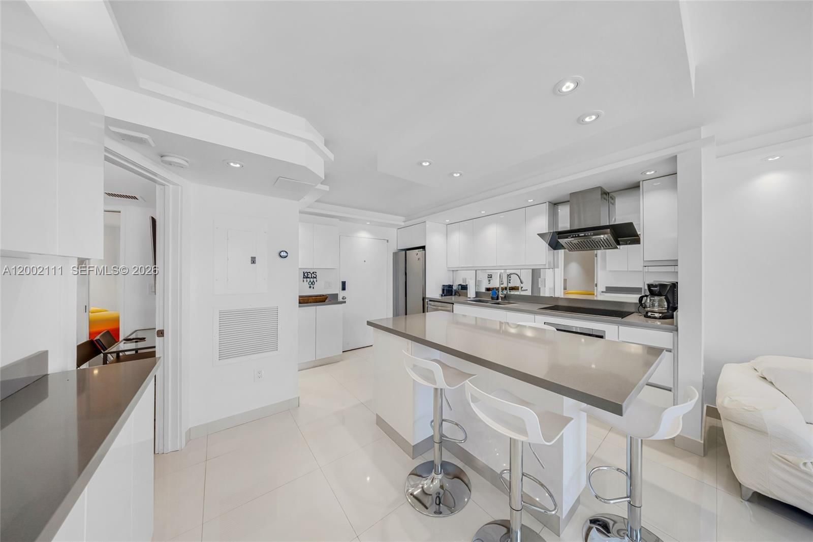 Real estate property located at 465 Ocean Dr #906, Miami-dade, Royal Atlantic Condo, Miami Beach, FL