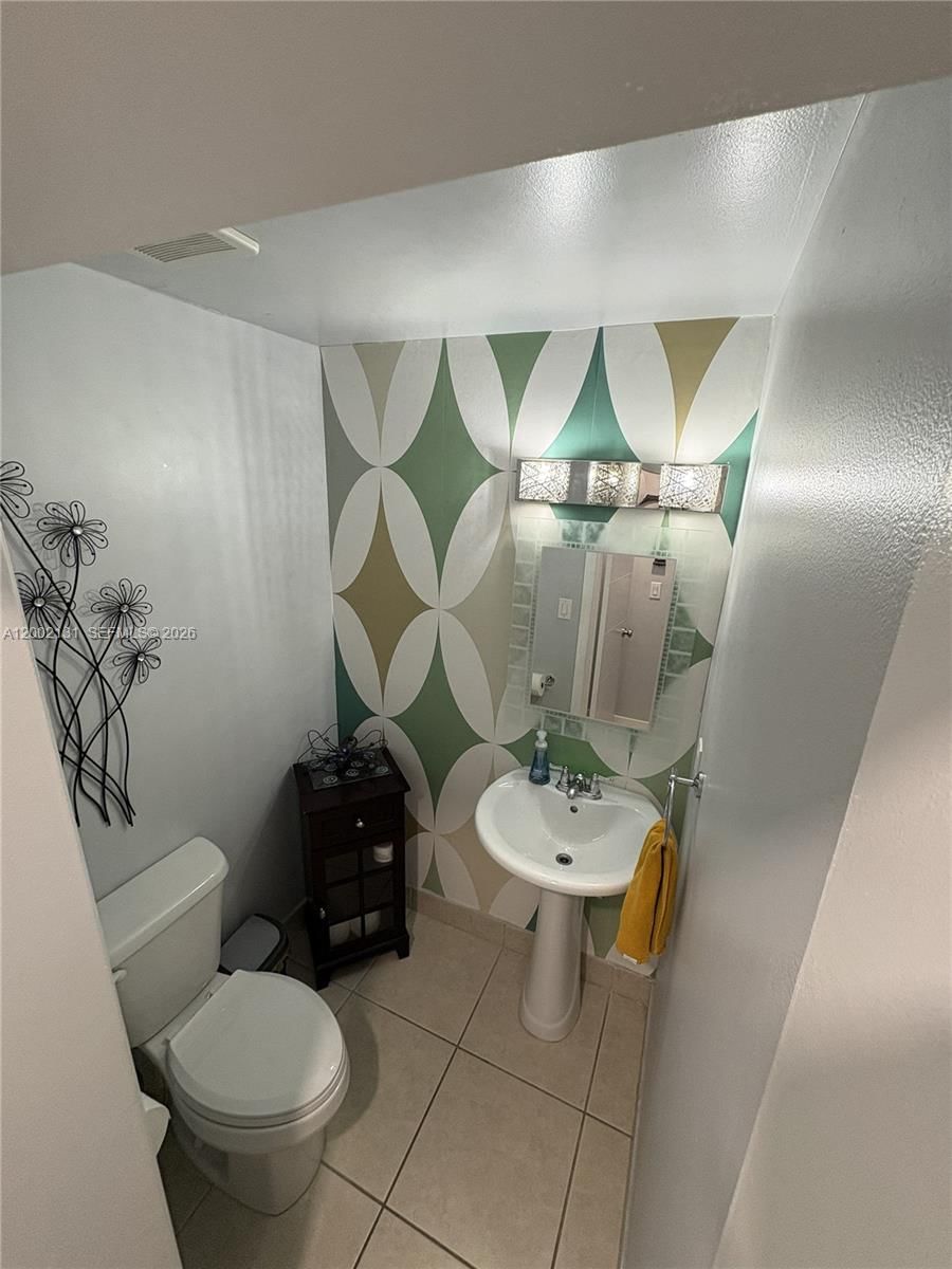 Real estate property located at 6530 Kendale Lakes Dr #1303, Miami-dade, Spanish Villas Condo, Miami, FL