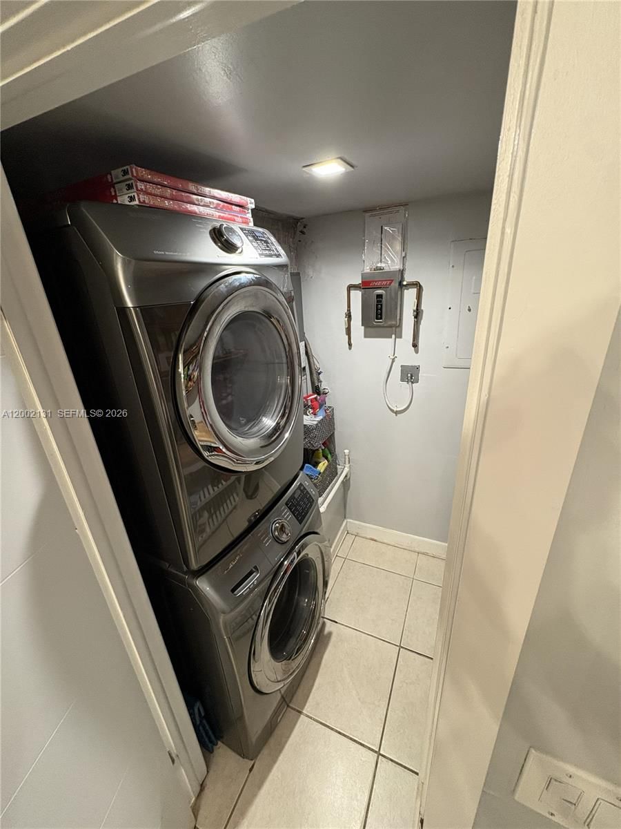 Real estate property located at 6530 Kendale Lakes Dr #1303, Miami-dade, Spanish Villas Condo, Miami, FL