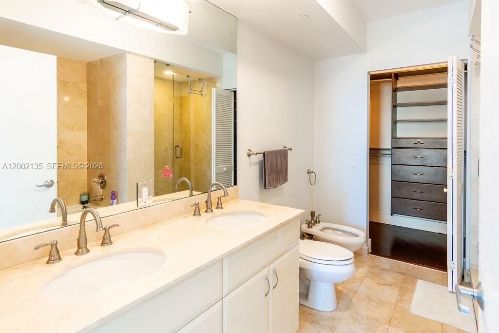 Real estate property located at , Miami-dade, Akoya Condo, Miami Beach, FL