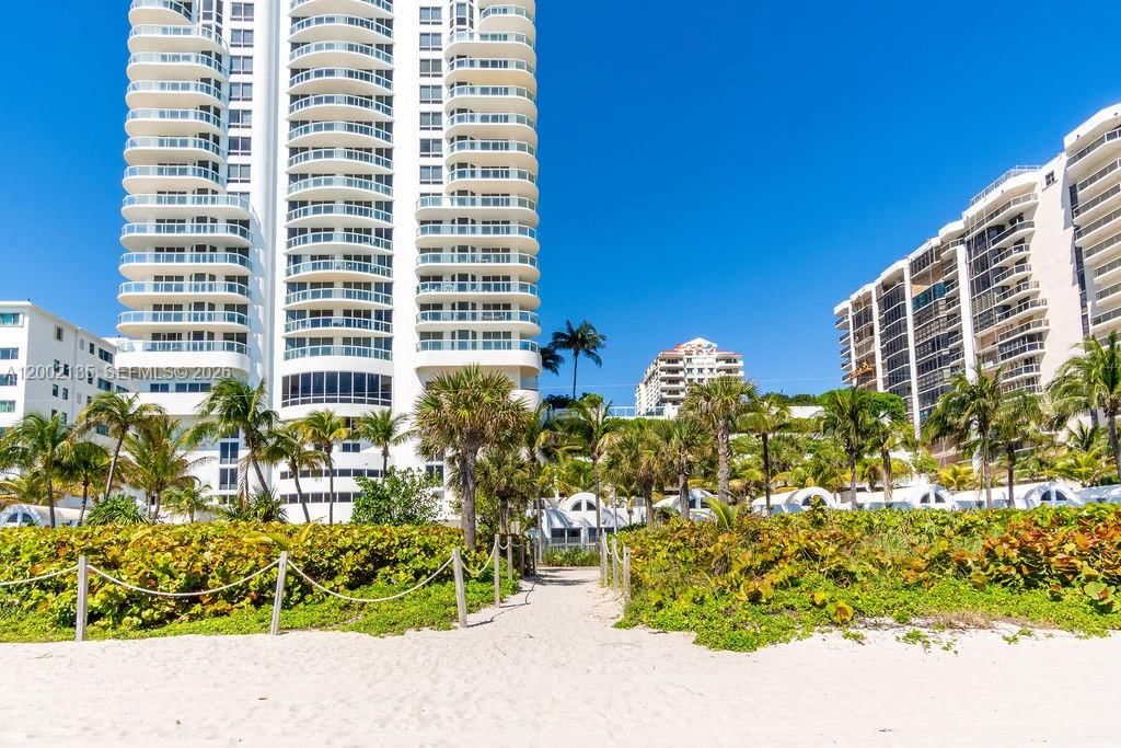 Real estate property located at , Miami-dade, Akoya Condo, Miami Beach, FL