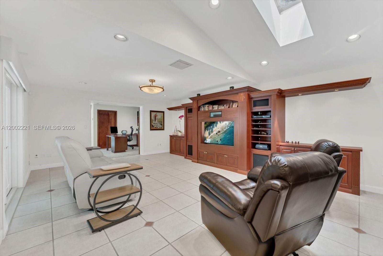 Real estate property located at 9941 143rd St, Miami-dade, Maylen Heights, Miami, FL