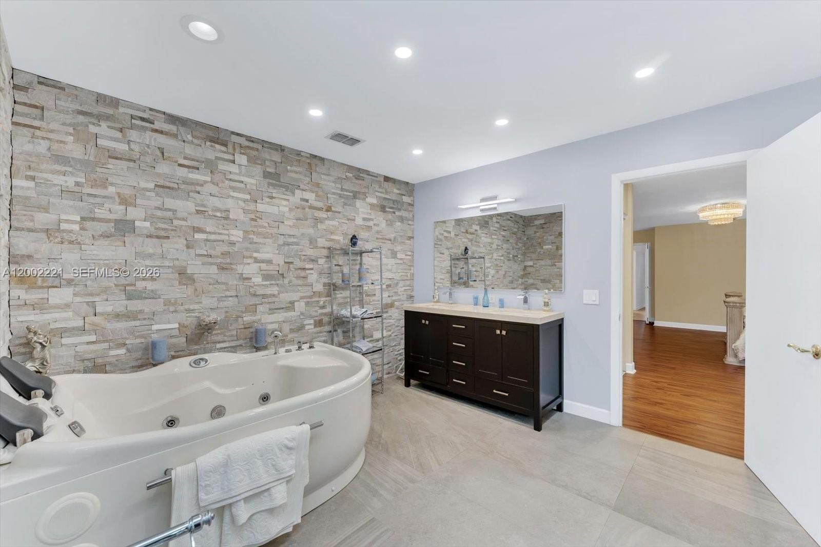 Real estate property located at 9941 143rd St, Miami-dade, Maylen Heights, Miami, FL