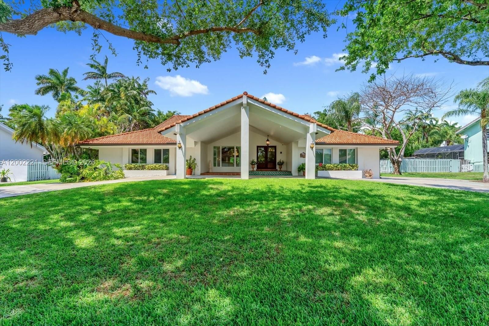 Real estate property located at 9941 143rd St, Miami-dade, Maylen Heights, Miami, FL