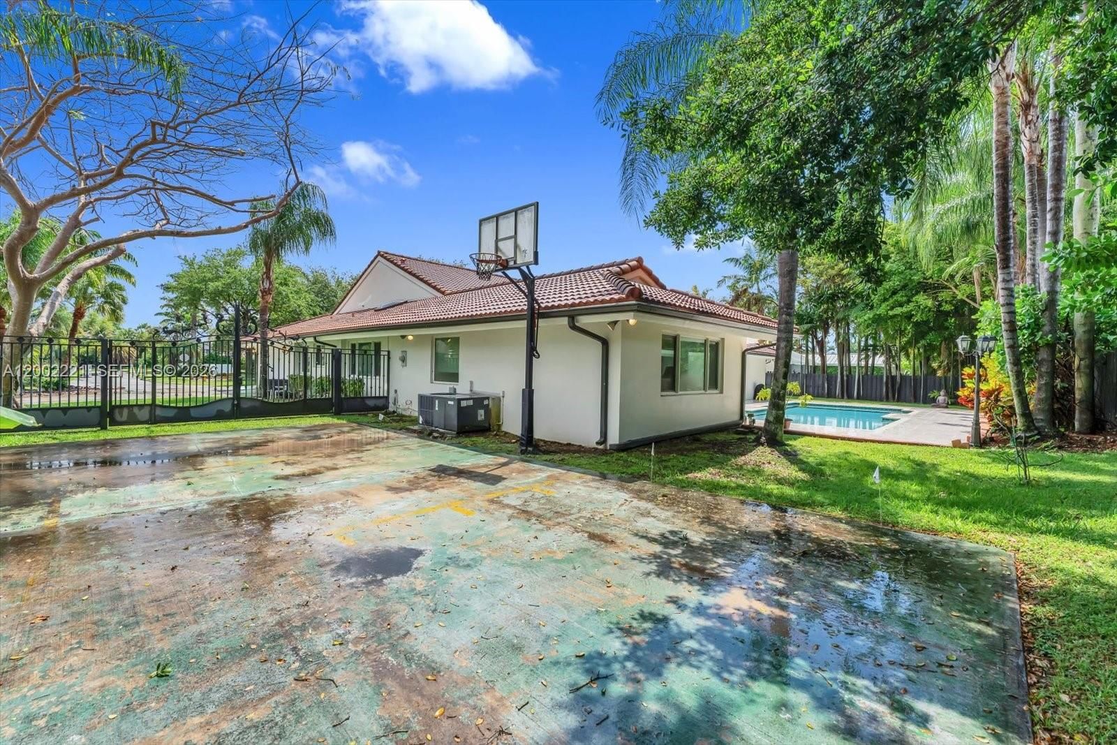 Real estate property located at 9941 143rd St, Miami-dade, Maylen Heights, Miami, FL