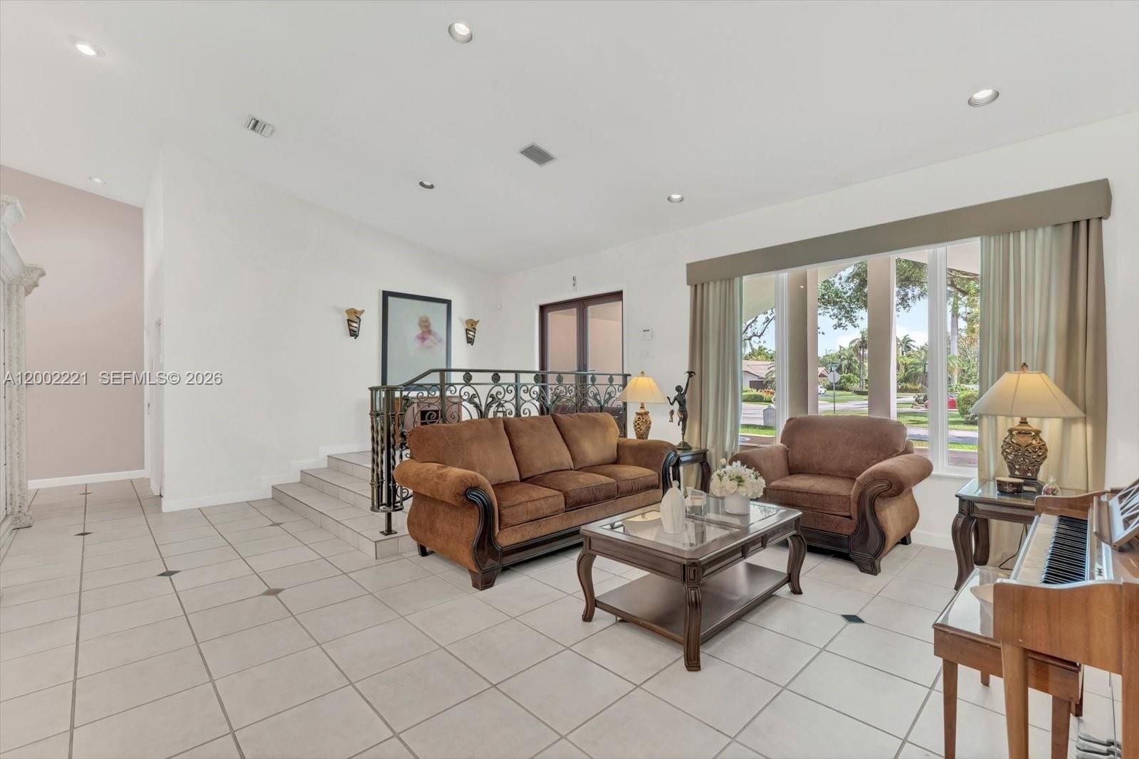 Real estate property located at 9941 143rd St, Miami-dade, Maylen Heights, Miami, FL