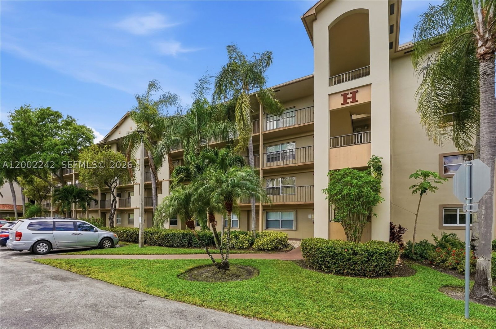 Real estate property located at 700 137th Ave #215H, Broward, Plymouth At Century Villa, Pembroke Pines, FL