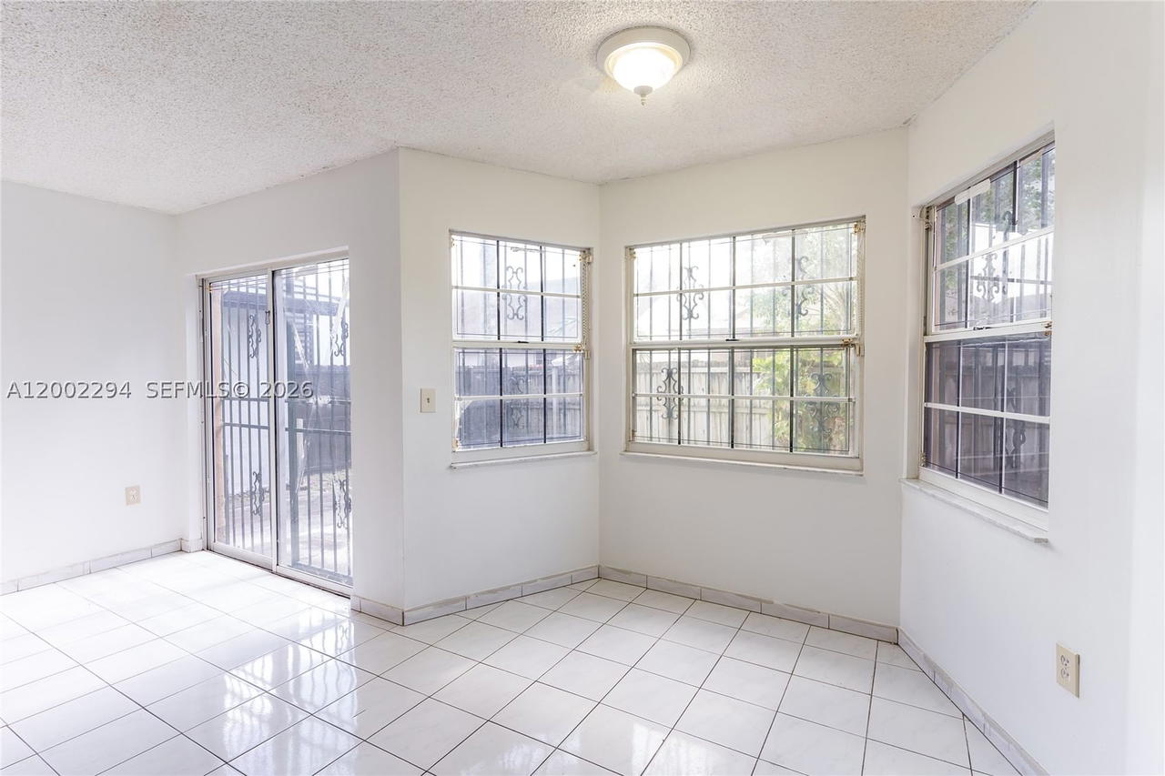 Real estate property located at 7876 189th St, Miami-dade, Country Lake Park, Hialeah, FL