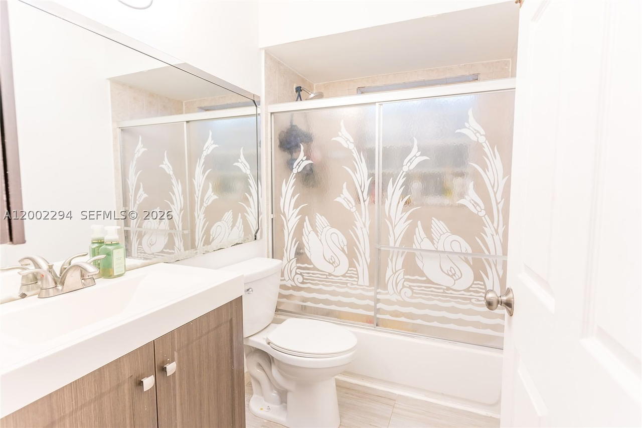 Real estate property located at 7876 189th St, Miami-dade, Country Lake Park, Hialeah, FL