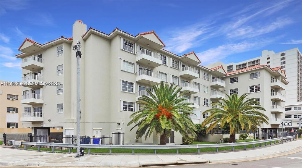 Real estate property located at 2600 Collins Ave #405, Miami-dade, Lake Beach Club Condo, Miami Beach, FL