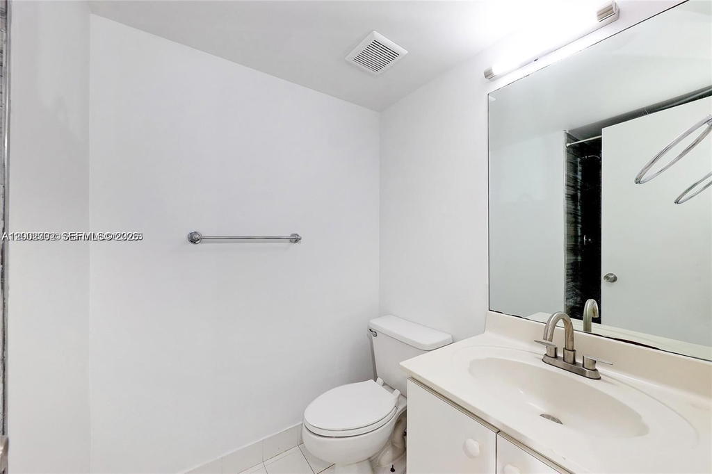 Real estate property located at 2600 Collins Ave #405, Miami-dade, Lake Beach Club Condo, Miami Beach, FL