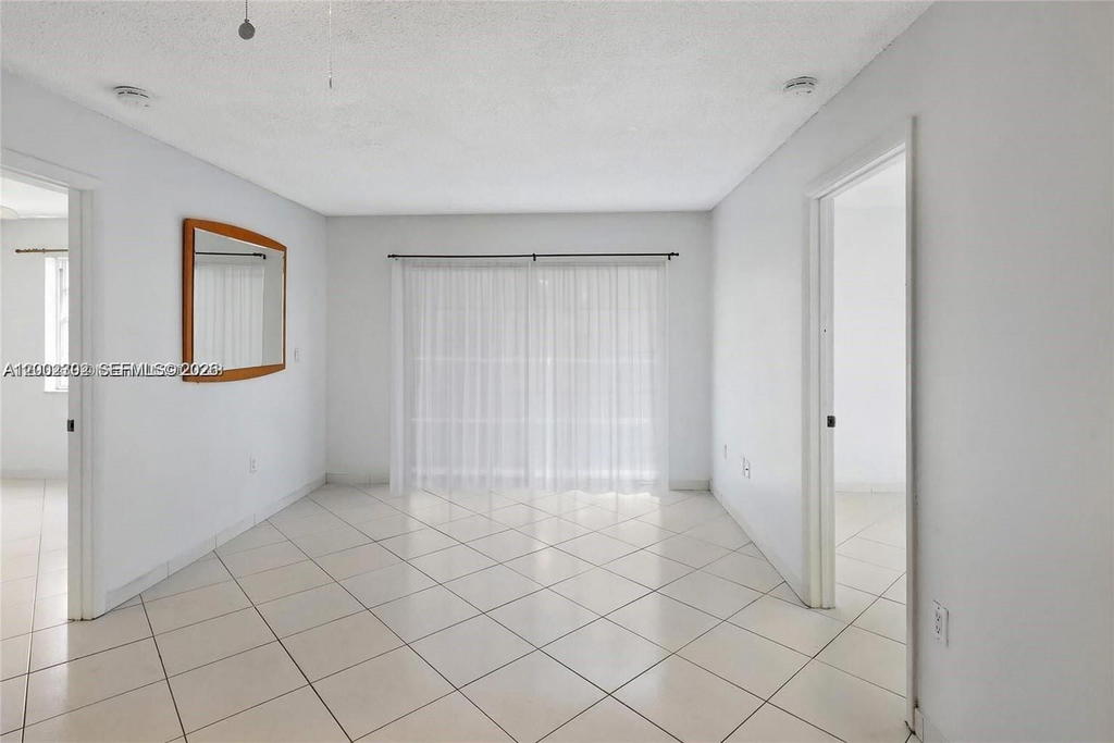 Real estate property located at 2600 Collins Ave #405, Miami-dade, Lake Beach Club Condo, Miami Beach, FL