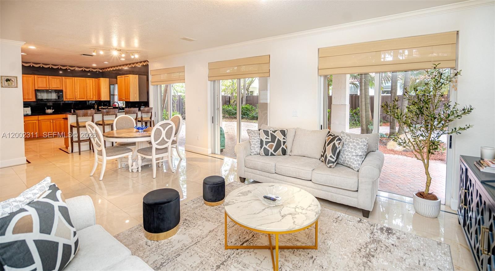 Real estate property located at 6772 111th Ave, Miami-dade, Doral Isles Pacifica, Doral, FL