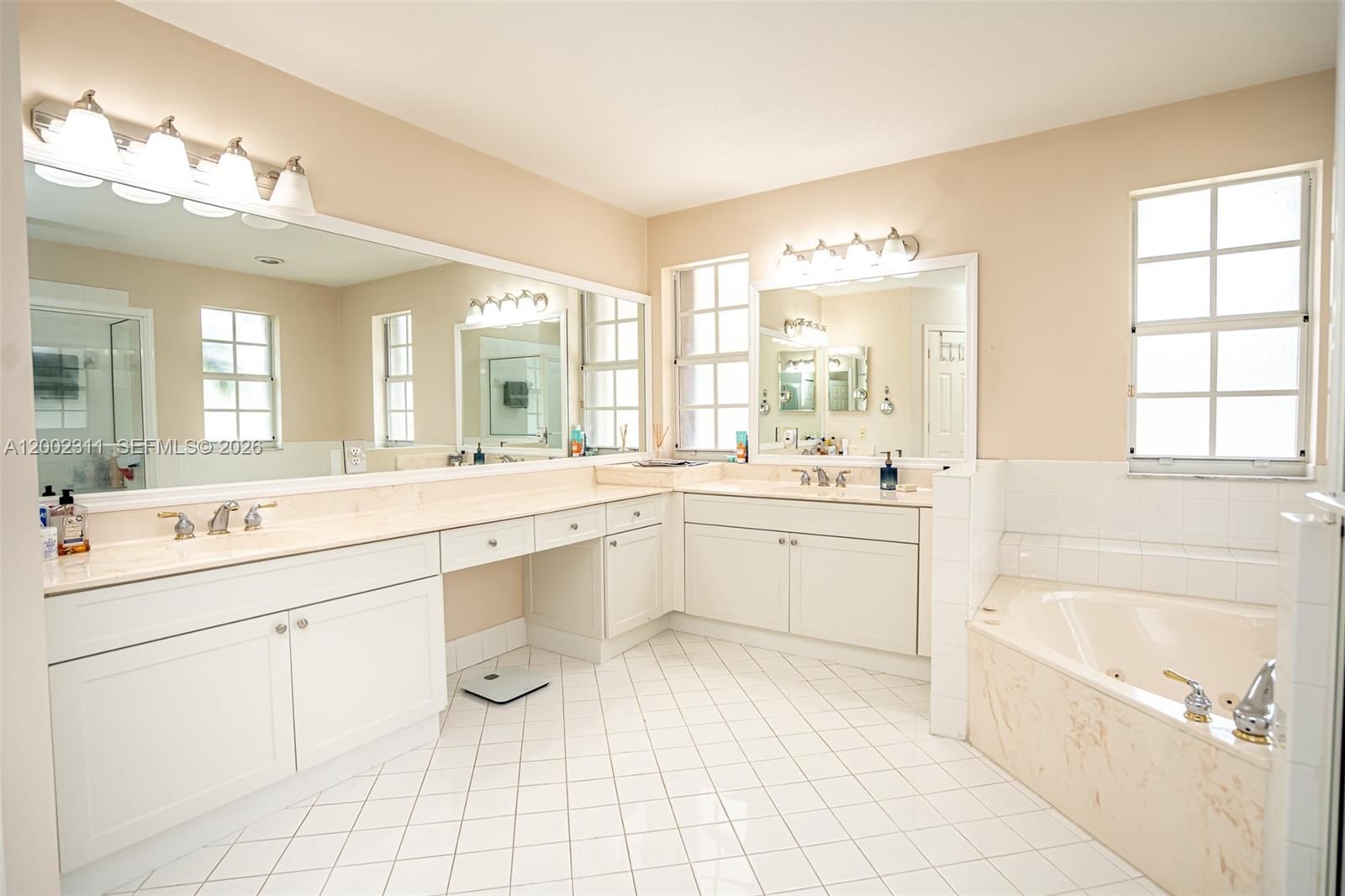 Real estate property located at 6772 111th Ave, Miami-dade, Doral Isles Pacifica, Doral, FL